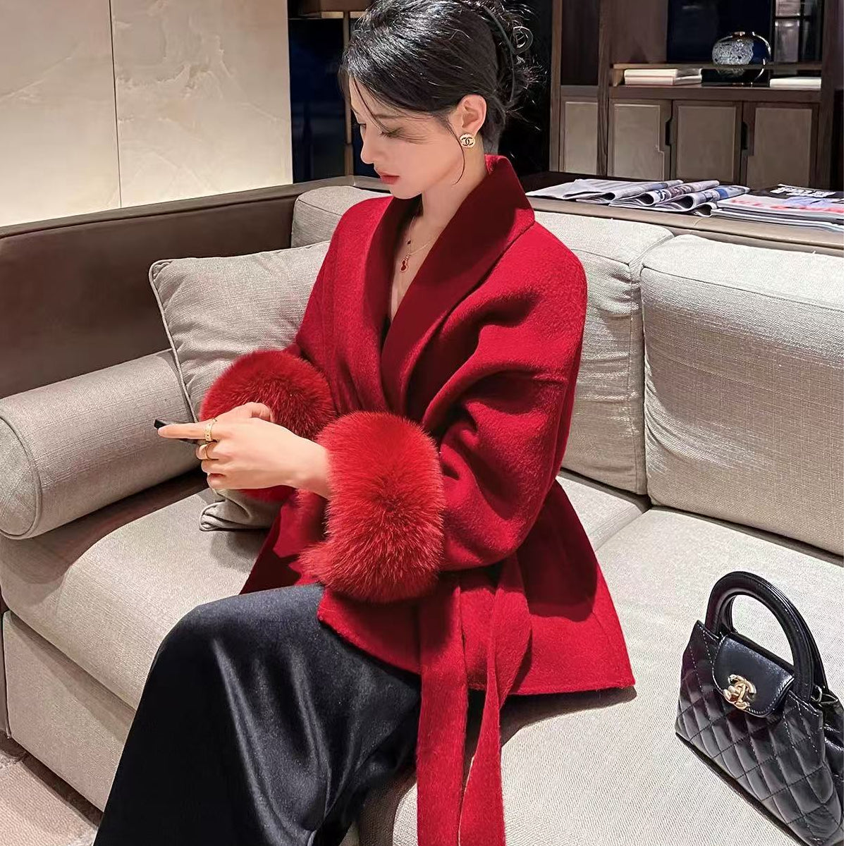 Women's red double-sided cashmere coat, new style for autumn and winter, with a noble lady temperament, fox fur cuffs, short coat for brides' wedding